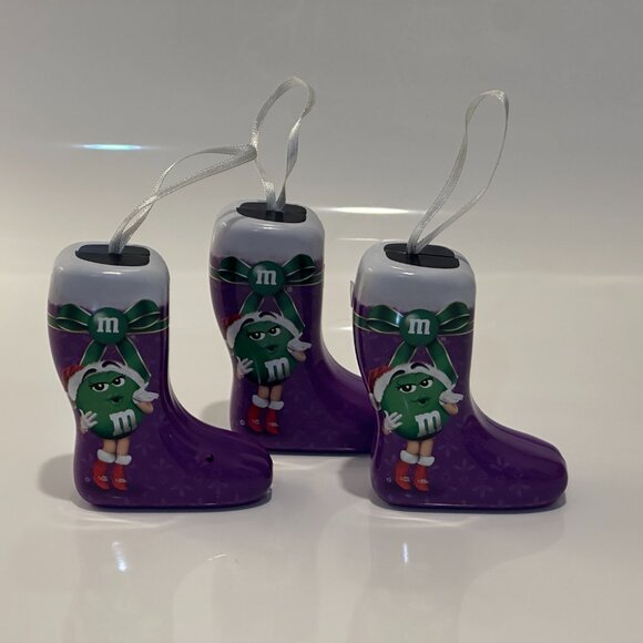 3 Collectables - M&M's Green M&M on Purple Boot Christmas Hanging Ornament - Picture 2 of 4